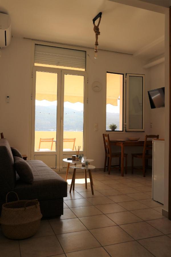 Апартаменты Plateia Sea View Loft Самос Экстерьер фото
